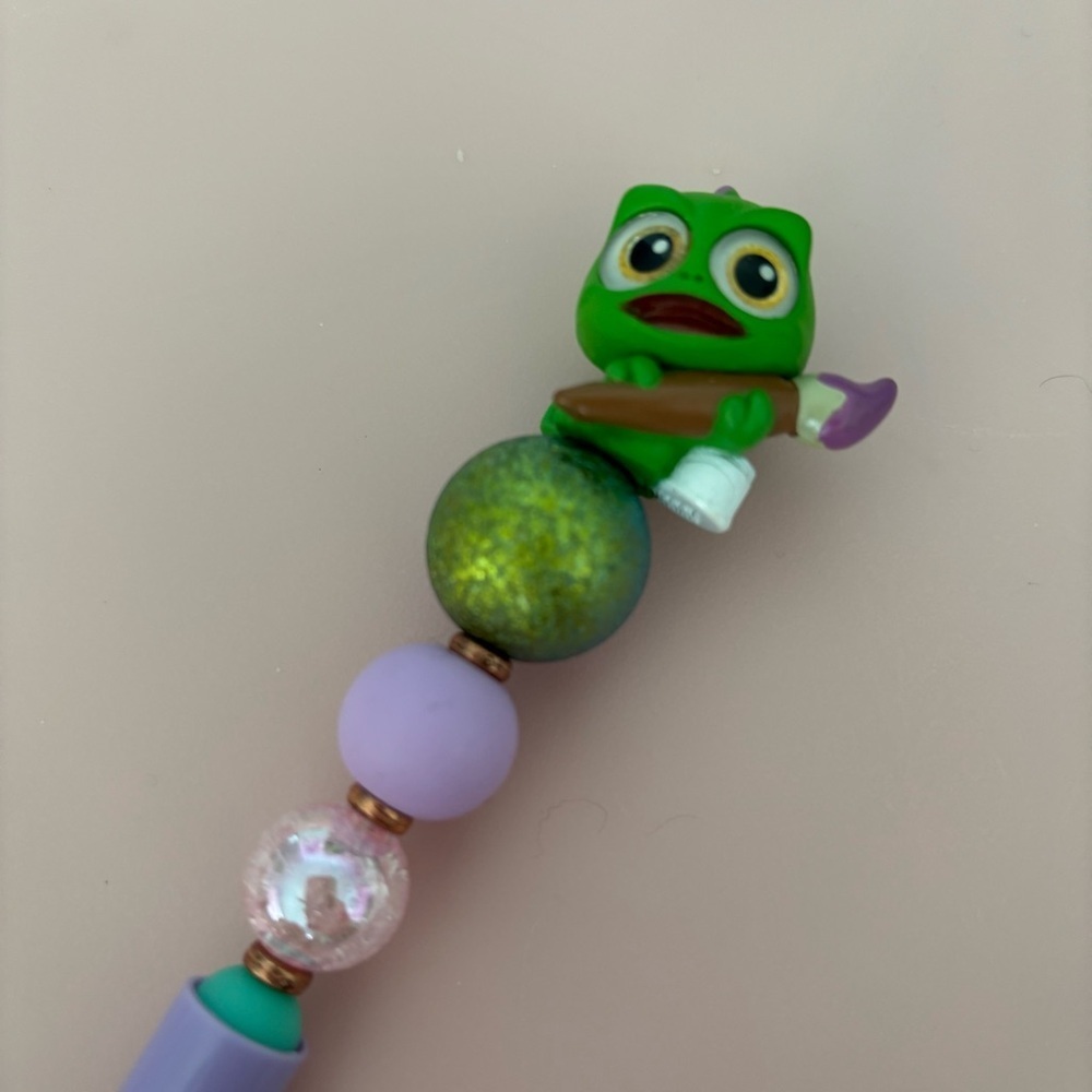 Disney Doorables: Tangled: Pascal with paintbrush handmade beaded pen